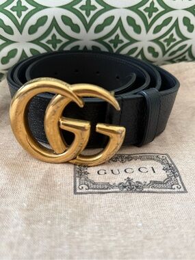 Gucci Black Leather Belt with Gold GG Marmont belt